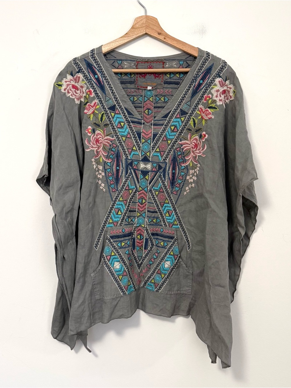 Johnny Was JW Los Angeles Joy Joy Light Gray Embroidered Linen Kaftan Tunic M